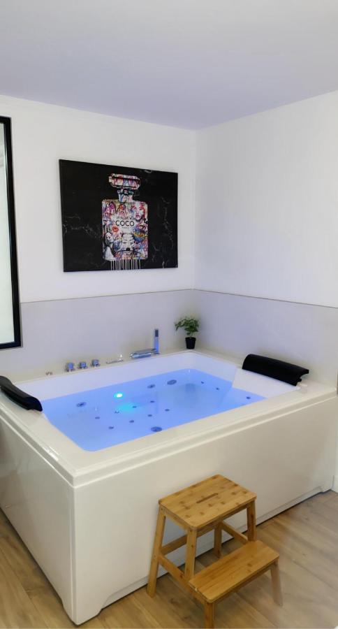 L'AppartE Black Superbe Appartement Pop ! Besançon Exterior foto