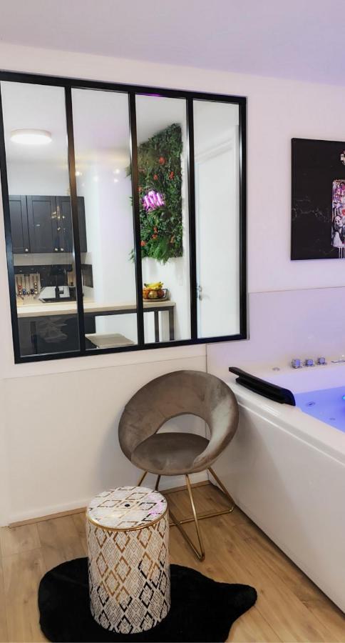 L'AppartE Black Superbe Appartement Pop ! Besançon Exterior foto